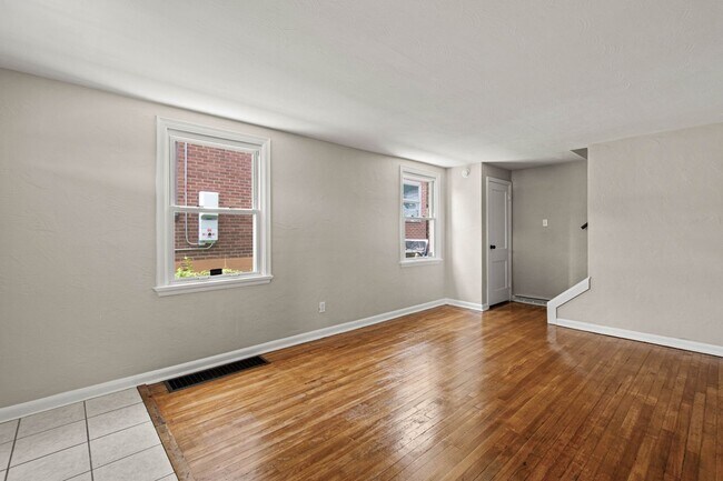 Building Photo - Newly renovated 3 bedroom home in McKees Rocks available now!