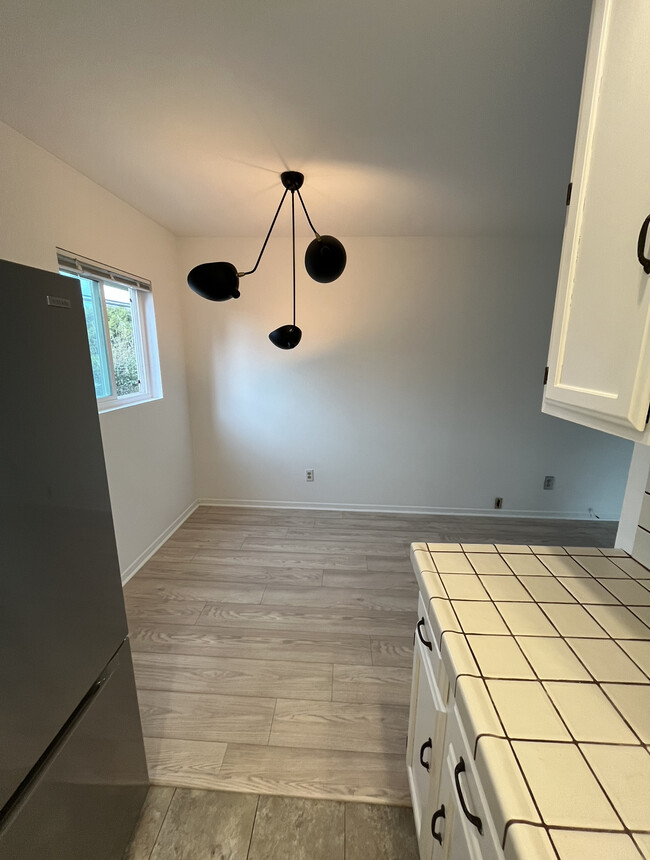 Dining area from kitchen - 635 Palms Blvd