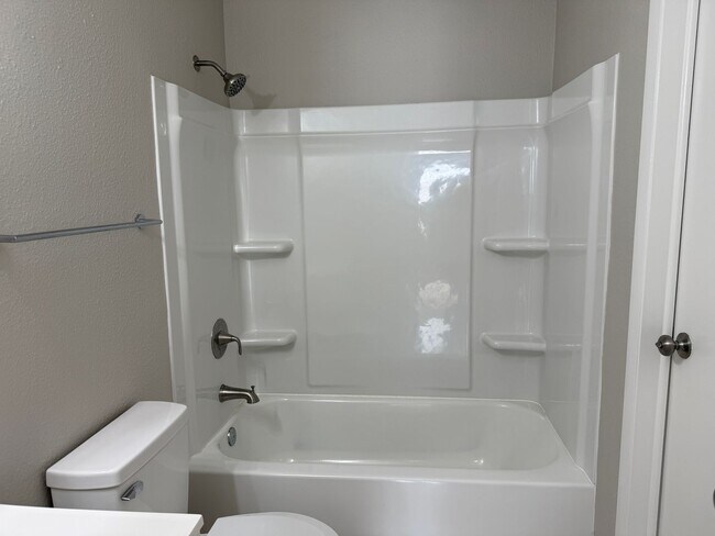 Building Photo - 13902 Buckingham Dr