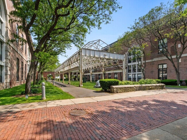 Building Photo - 42 8th St