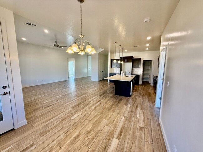 Building Photo - Beautiful Pet-Friendly 4-BR Home in Sunbrook Community