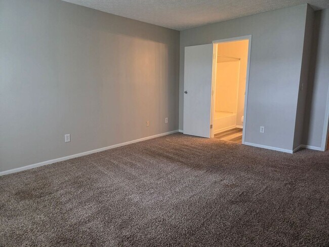 Building Photo - 6696 Axtel Dr