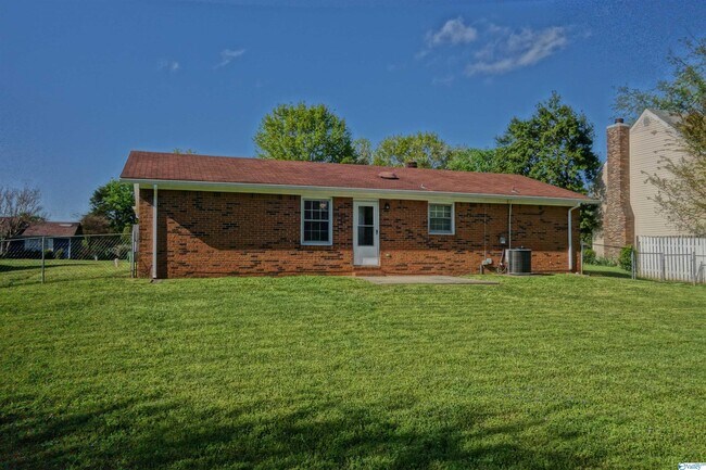 Building Photo - 2217 Villaret Dr SW