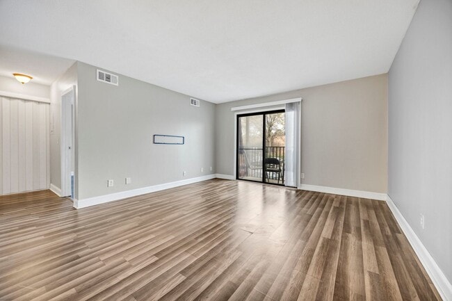 Building Photo - BG0218