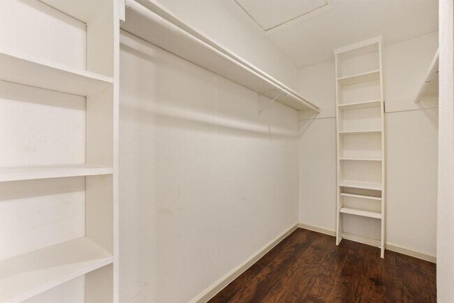 Building Photo - 10555 Turtlewood Ct