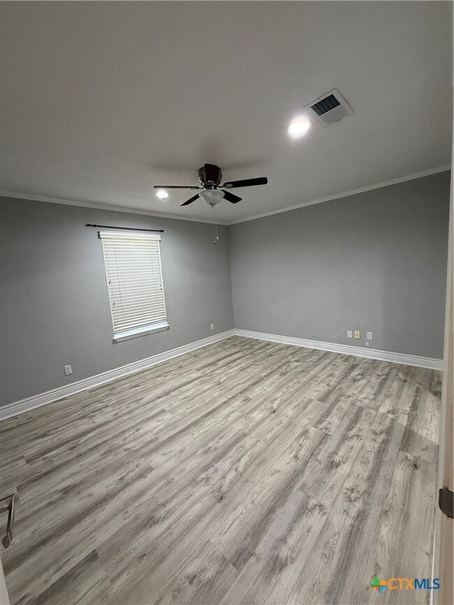 Building Photo - 1211 Clearwater Dr