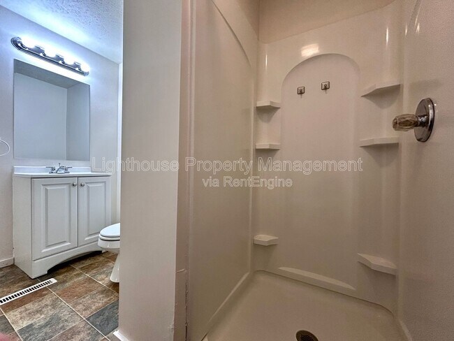 Building Photo - 514 E Center St