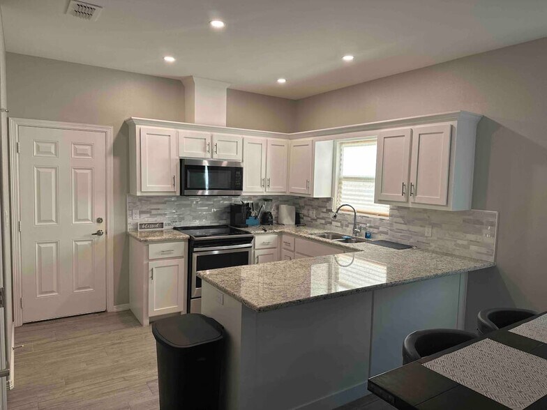 Kitchen - 5106 N Winona Dr