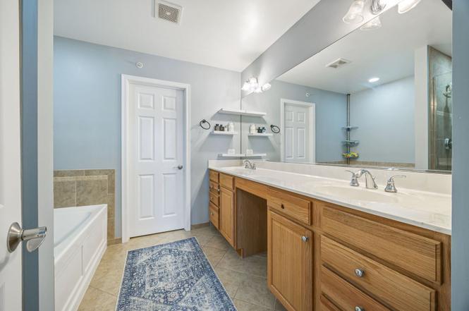 Building Photo - 302 Narragansett Ct