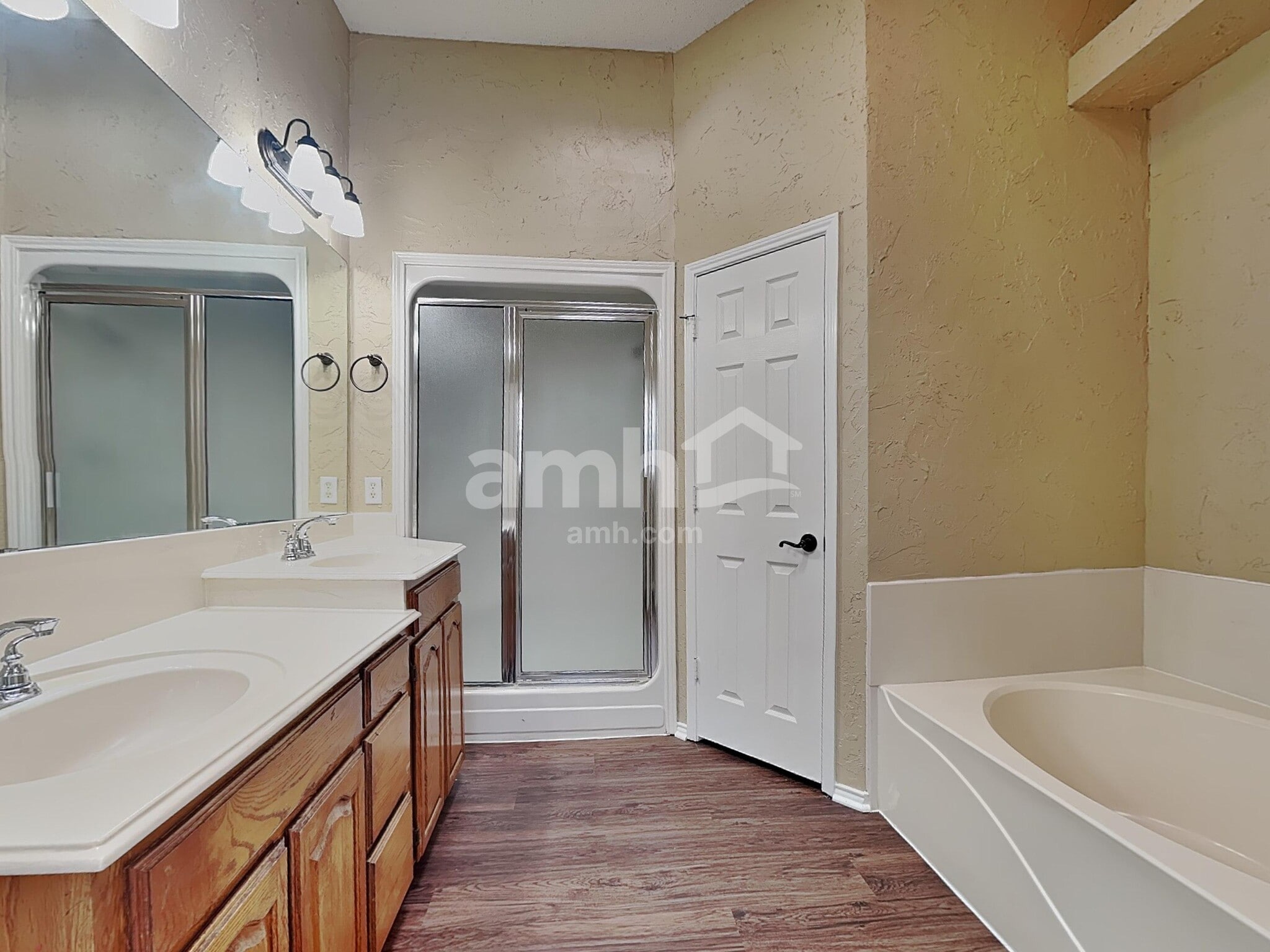 Building Photo - 7312 Glen Dr