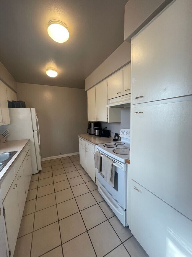 Building Photo - STUDENTS WELCOME! Single-Family Ranch Home w/ Finished Basement and Fenced Backyard