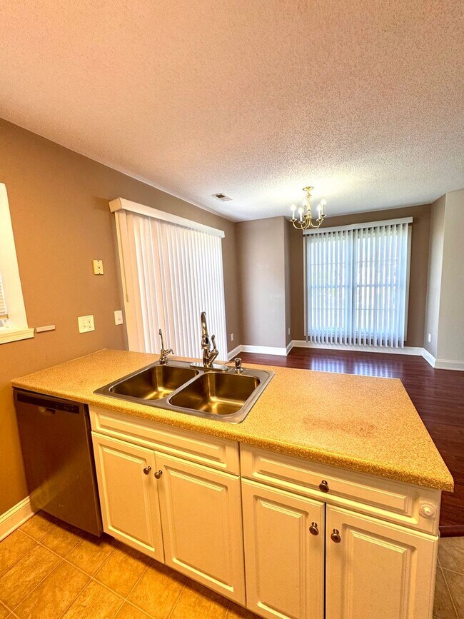 Building Photo - Townhouse for Rent in Liberty Square