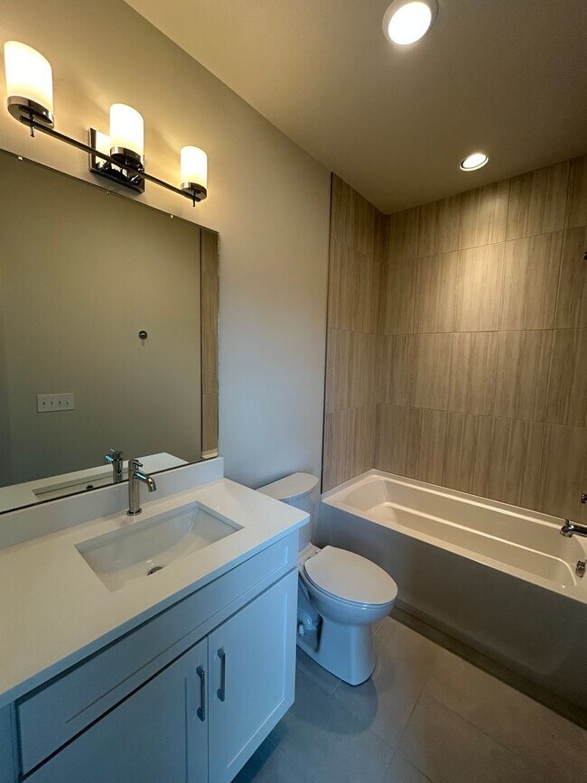 Building Photo - Amazing New Construction North Nashville!