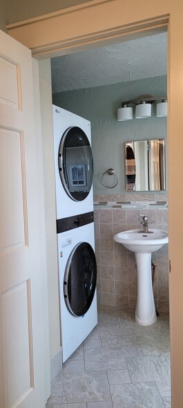 Building Photo - 1549 Idaho Ave