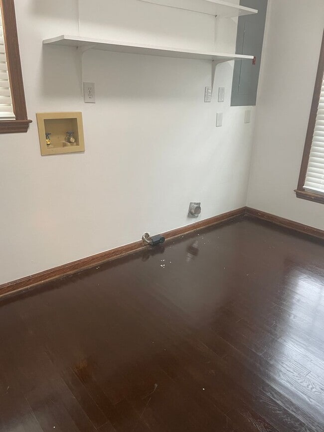 Building Photo - Spacious 4 Bedroom near Guilford College