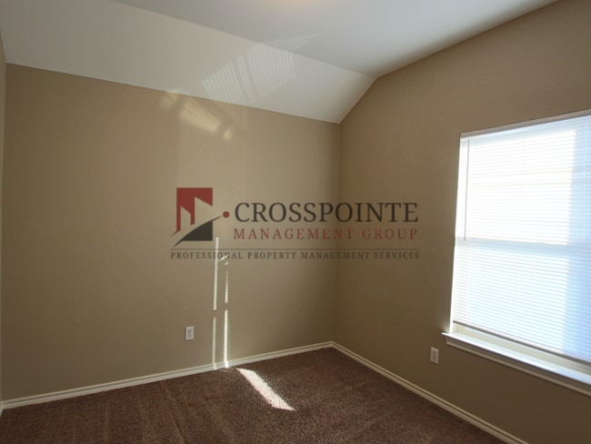 Building Photo - Beautiful 2 Bed 1.5 Townhome in Lindale ISD! Tour Today!