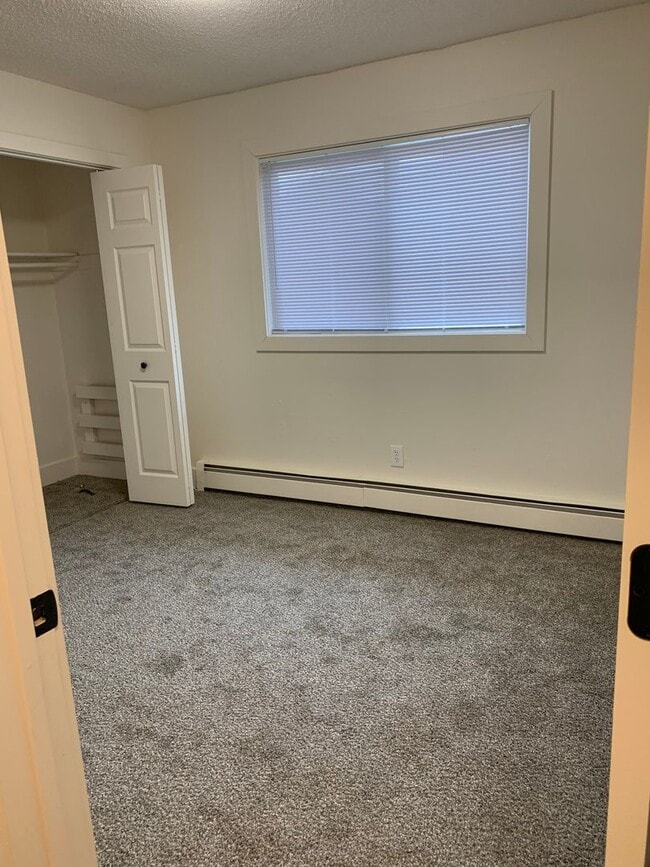 Building Photo - 2 Bdrm 1 Ba | Baxter & Northern Lights are...