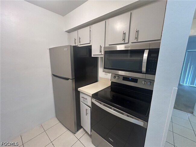 Building Photo - 1228 SE 24th Ave