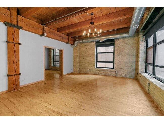 Building Photo - 607 Washington Ave S