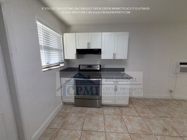 Building Photo - 323 NW 4th Ave