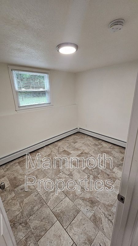 Building Photo - 9 Emerald Dr