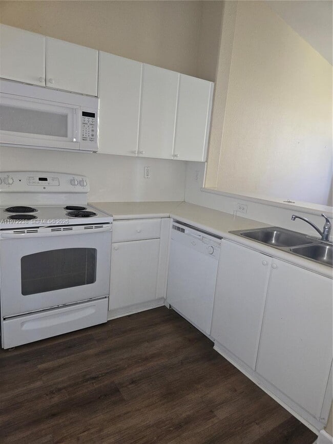 Building Photo - 1677 SE 27th Ct