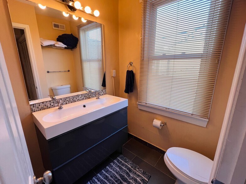 Top Floor bathroom - 3415 Hickory Ave
