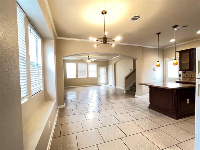 Building Photo - 2639 Blackstone Dr