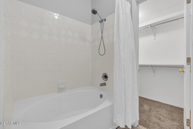Building Photo - 7489 Plaza Redonda Dr