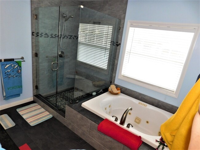 Building Photo - 1441 N Naomi St