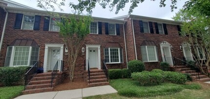 Building Photo - 2 Bedroom 3.5 Bathroom Townhouse