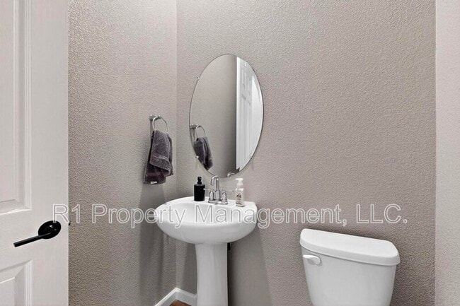 Building Photo - 1723 Mount Hood Trl NW