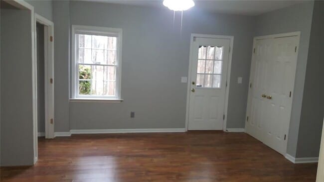 Building Photo - 3885 Waterford Dr