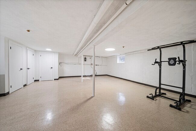 Building Photo - 66 Roosevelt Rd