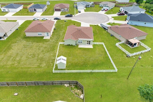 Building Photo - 3 bedroom 2 bath 2 Car Garage with fenced yard  for rent, Hollister, MO