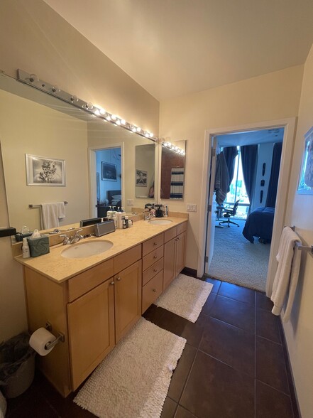 Master Bath - 720 N Larrabee St Unit 1707