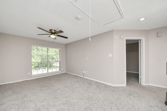 Building Photo - 1335 Crescent Pkwy Ct