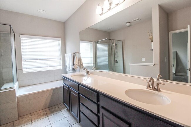 Building Photo - 5954 Heron Dr
