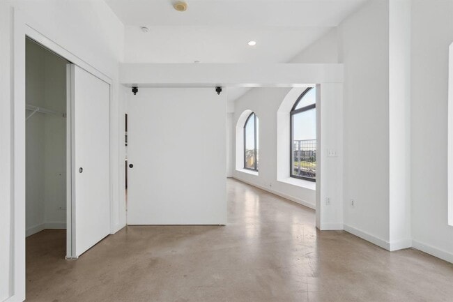 Building Photo - 507 Sabine St