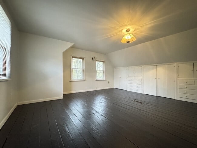 Building Photo - 365 E Schiller St