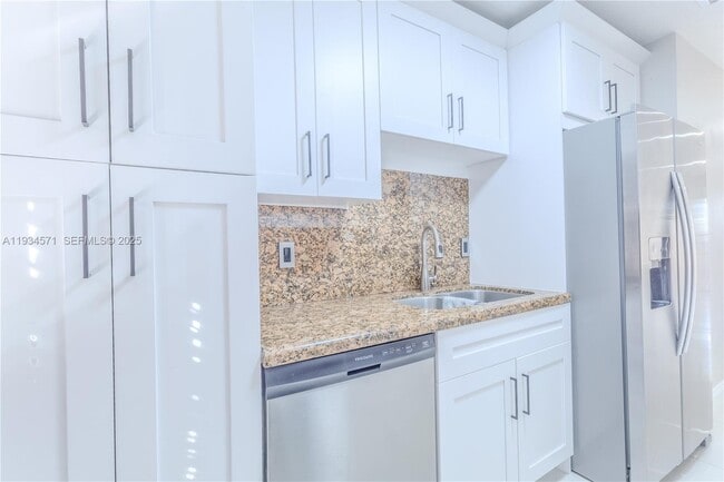 Building Photo - 5145 SW 140th Pl