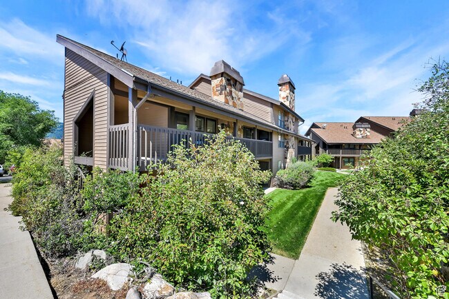 Building Photo - 3615 N Wolf Ldg Dr