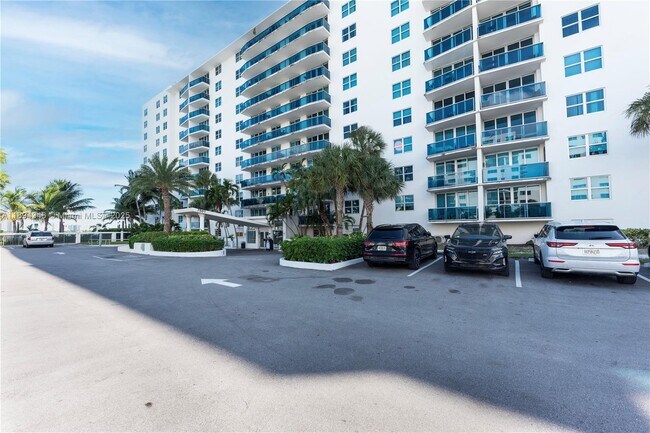 Building Photo - 7501 E Treasure Dr