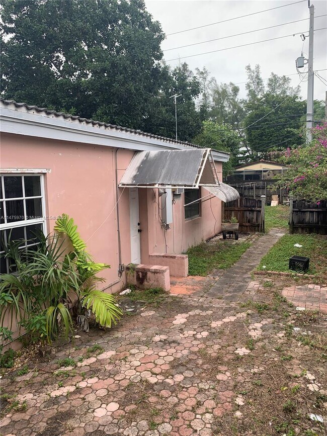 Building Photo - 1335 NE 182nd St