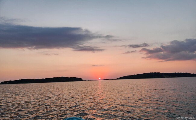 Building Photo - 37 Noyack Harbor Rd