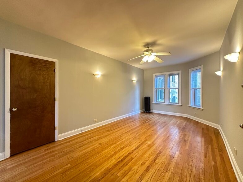 Building Photo - 4041 N Paulina St
