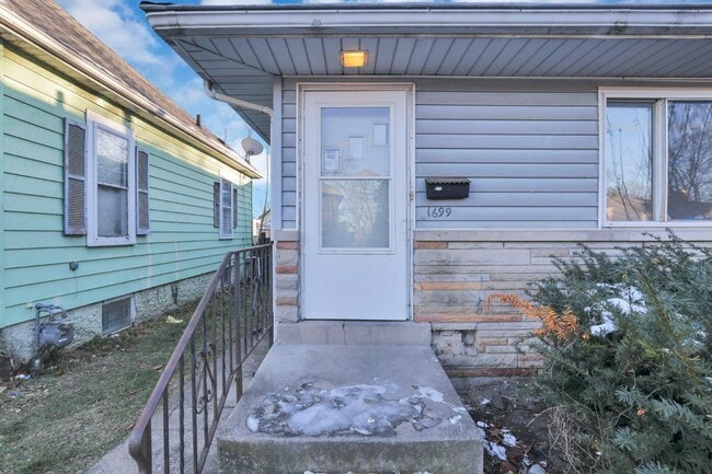 Building Photo - 1699 E Weber Rd