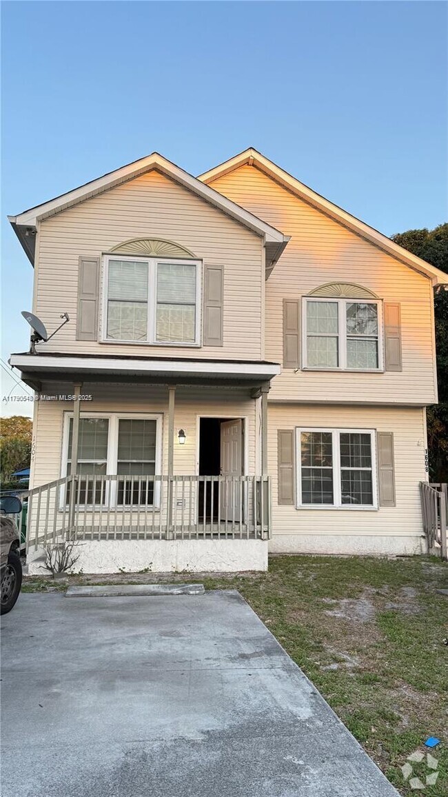Building Photo - 1604 SW 44th Ave