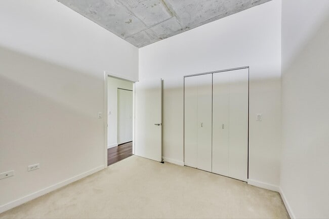 Building Photo - 235 W Van Buren St