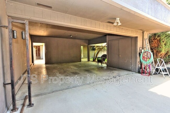 Building Photo - 3160 Watt Ave